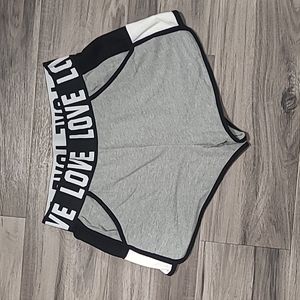 No boundaries shorts